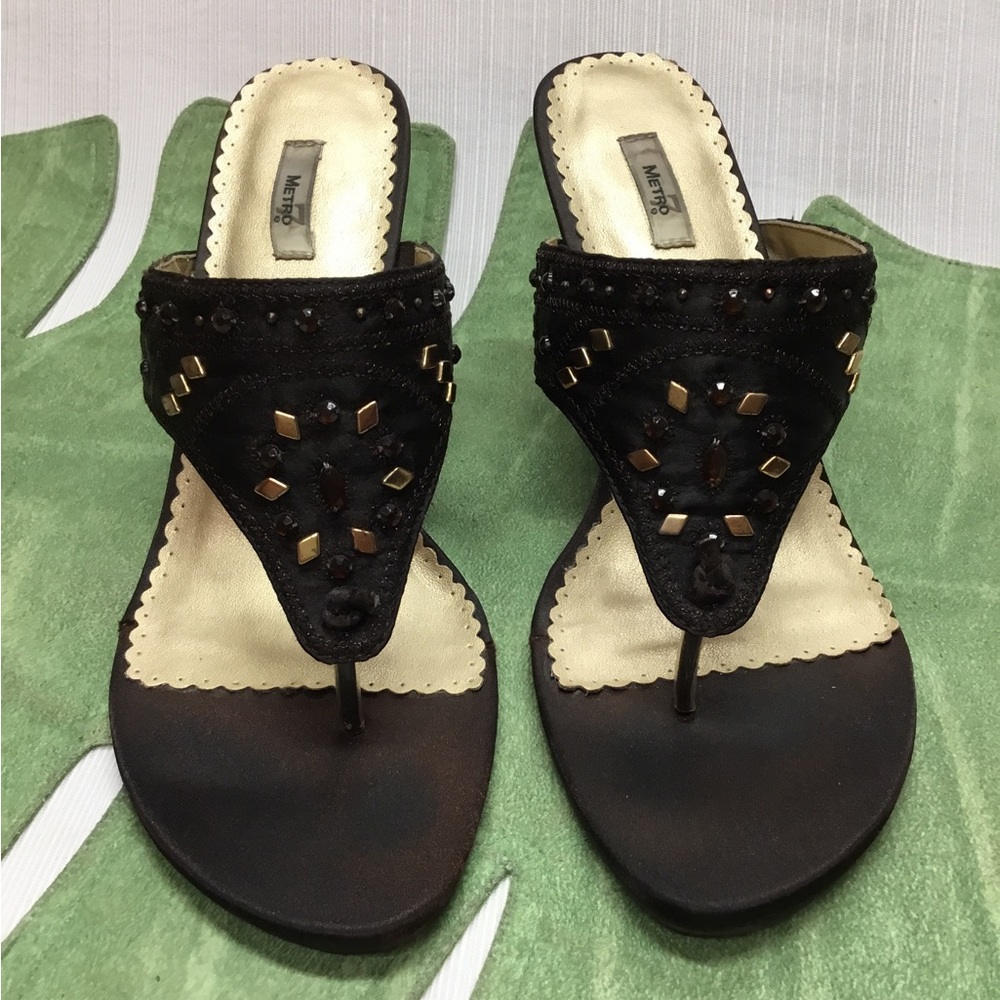 Metro7 Good Looking Thong Wedges.